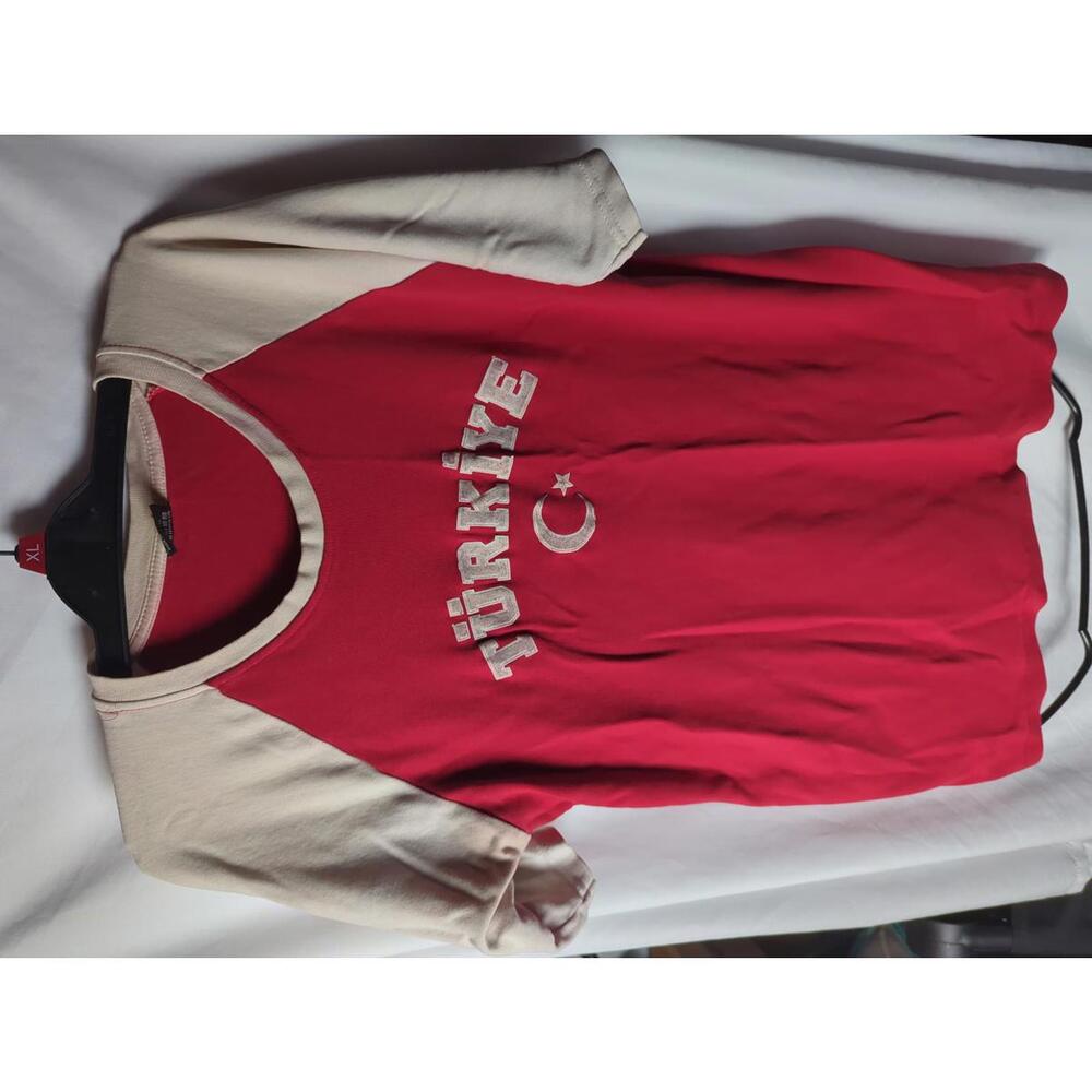 Mens Red and Cream Türkiye Graphic T-Shirt Size L